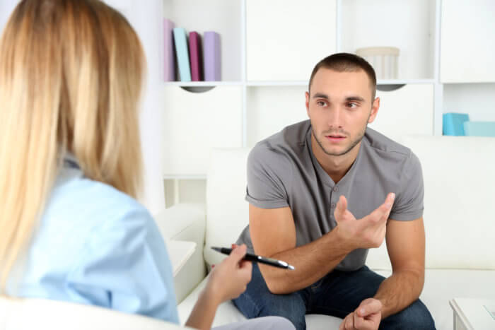 lighthouse-treatment-center-what-is-dual-diagnosis-image-of-man-with-therapist